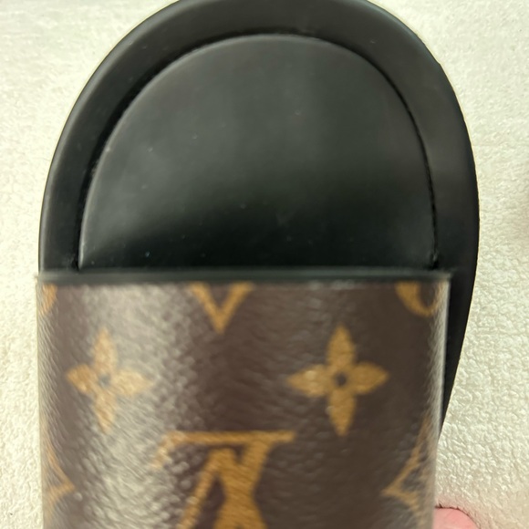 Louis Vuitton Sunbath Flat Mule size 40 like new. Only worn maybe 10 times. - Picture 5 of 10